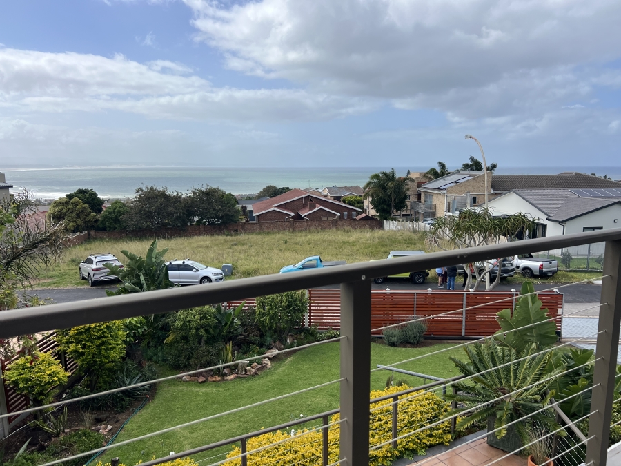 3 Bedroom Property for Sale in Wavecrest Eastern Cape